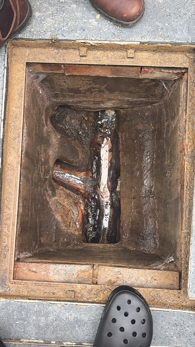 Brick inspection chamber with branch connection